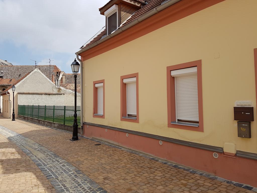 Apartman Kaszas Central Mosonmagyaróvár Eksteriør billede