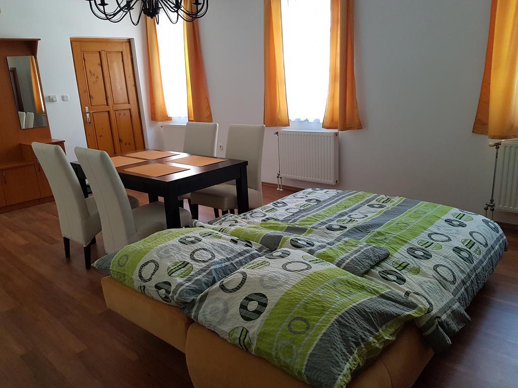 Apartman Kaszas Central Mosonmagyaróvár Eksteriør billede